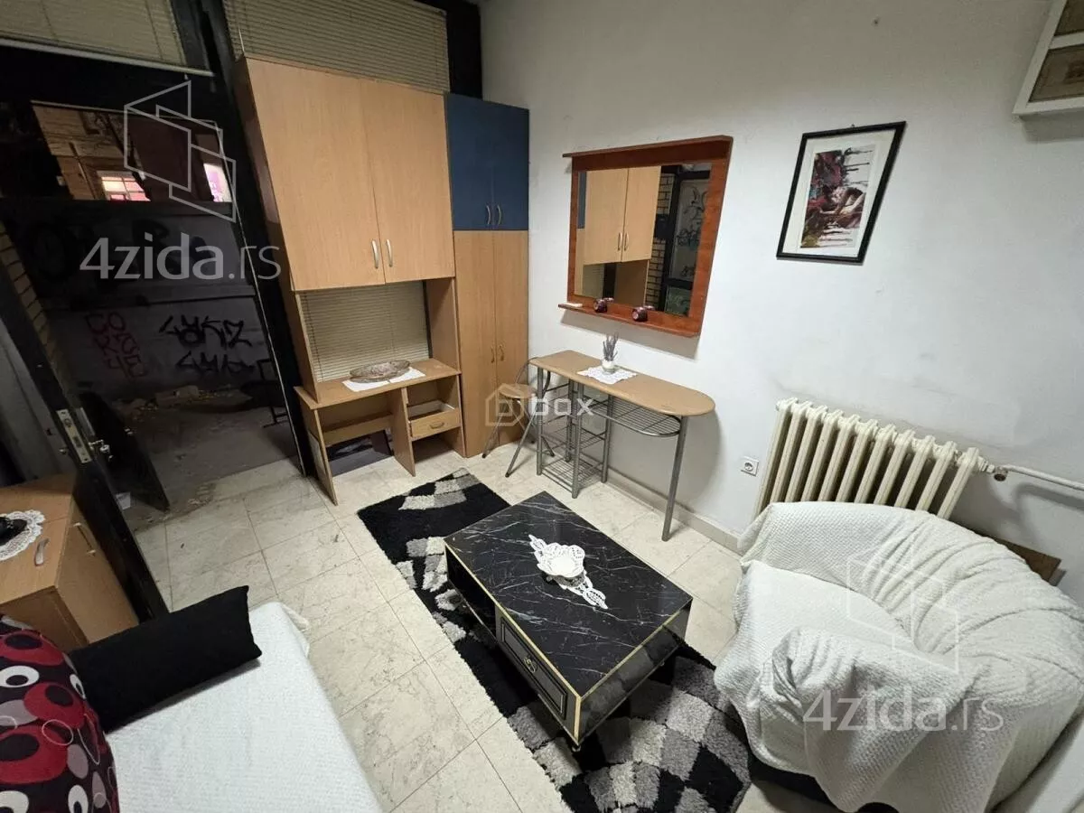 Poslovna zgrada | 4zida