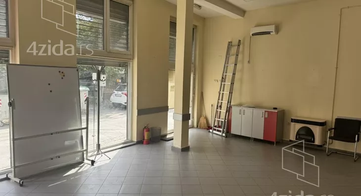 Lokal | 4zida
