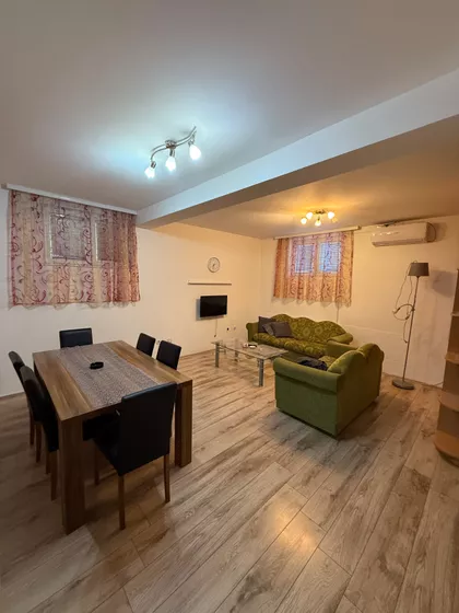 Pozorišna 18 | 4zida.rs