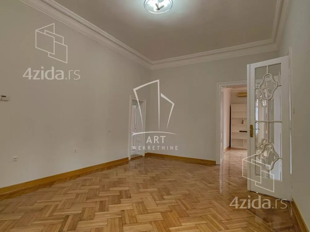 Šestoiposoban stan | 4zida