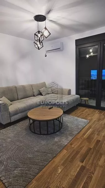 Jovana Popovića | 4zida.rs