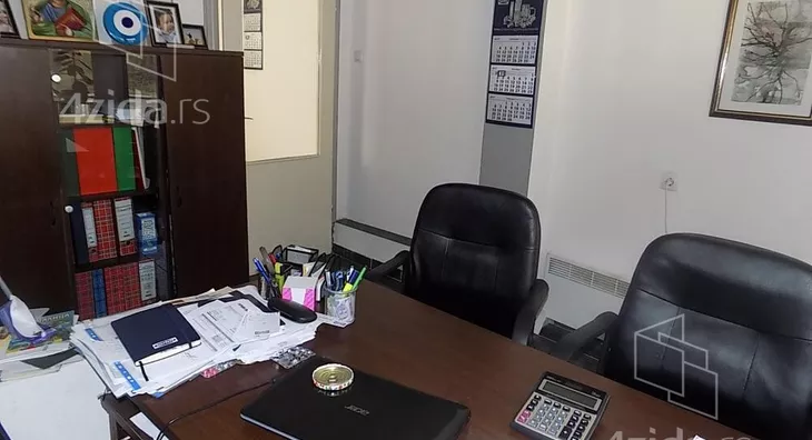 Poslovna zgrada | 4zida