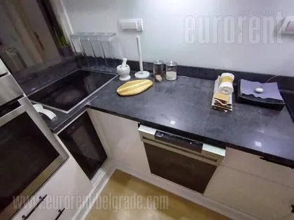 CRVENI KRST | 4zida.rs