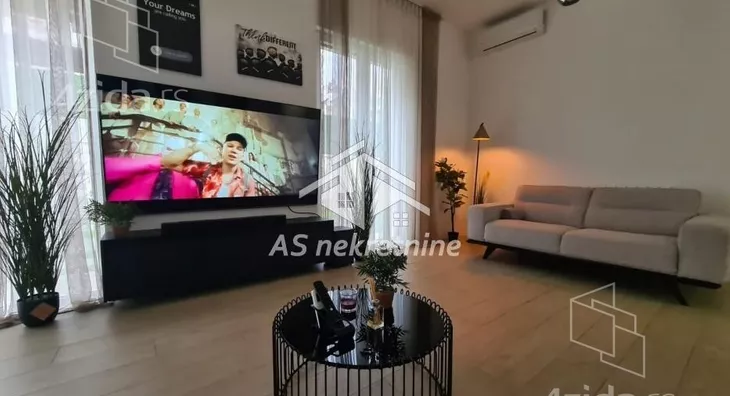 Šestosoban stan | 4zida