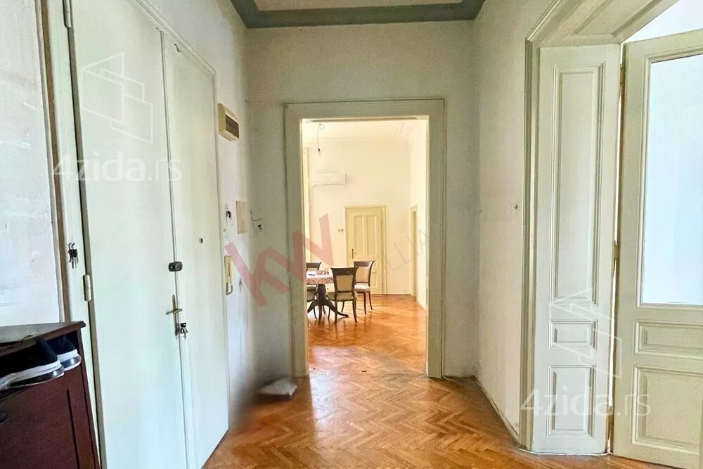 Šestoiposoban stan | 4zida