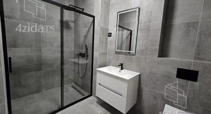 Šestosoban stan | 4zida