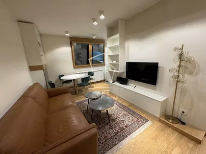 Mike Alasa | 4zida.rs