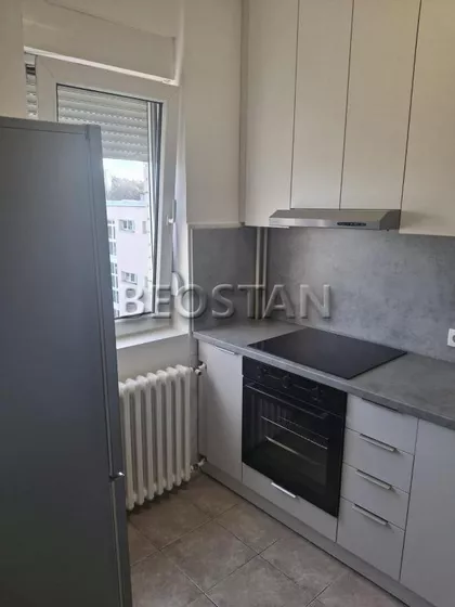 Zvecanska | 4zida.rs