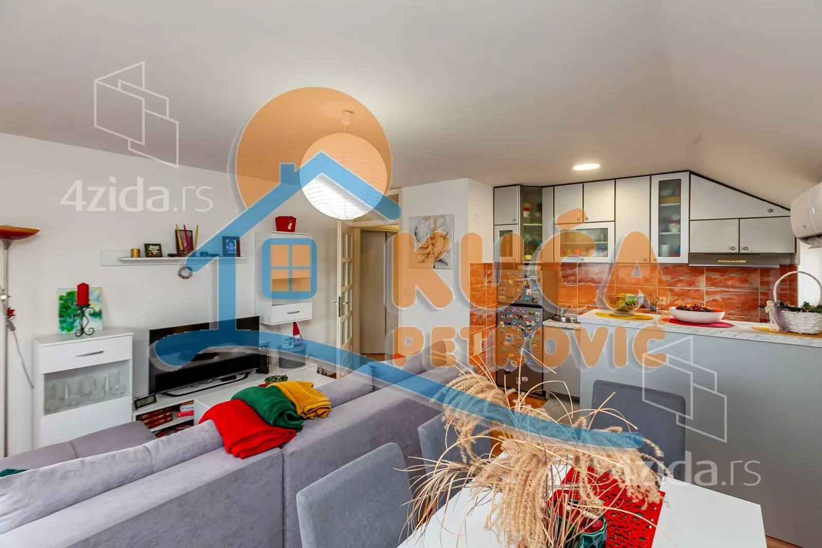 Dvoiposoban stan | 4zida