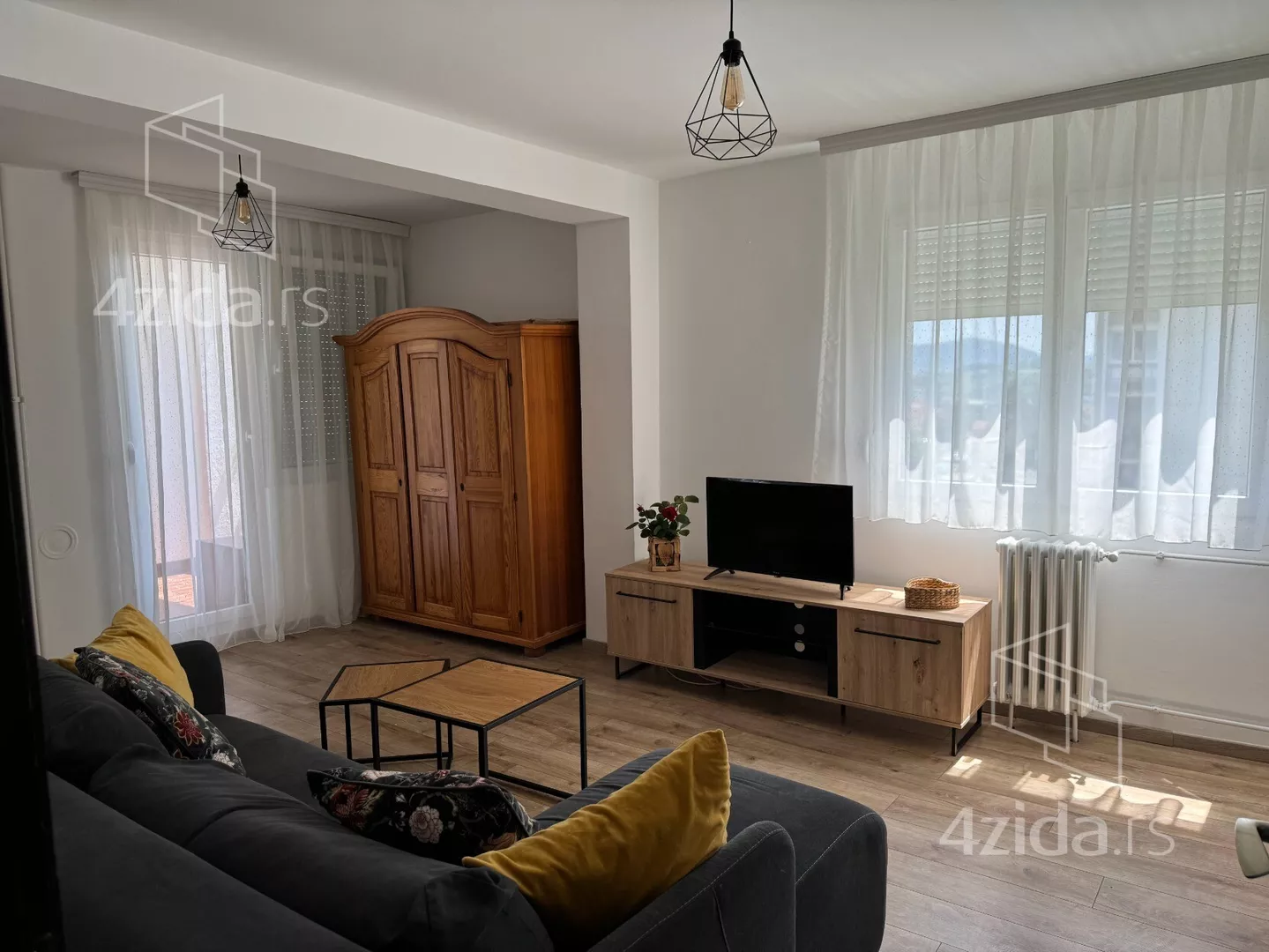 Jednoiposoban stan | 4zida