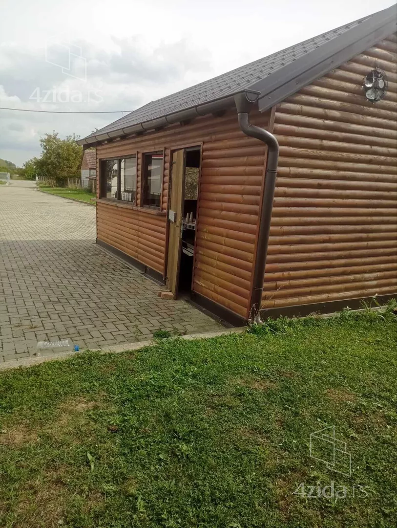 Poslovna zgrada | 4zida