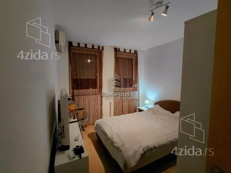 Četvoroiposoban stan | 4zida