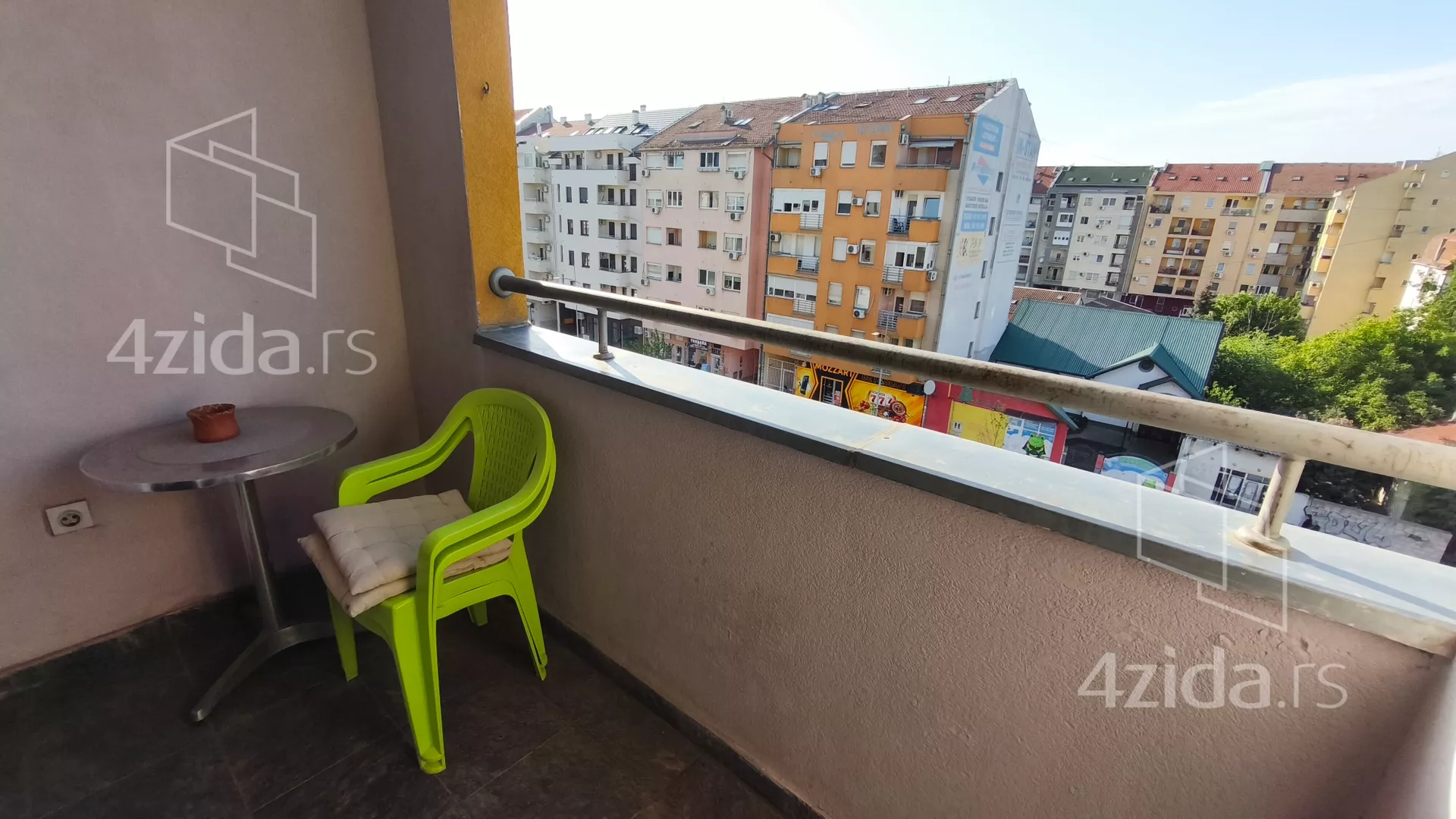 Jednoiposoban stan | 4zida