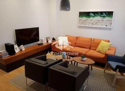 Vukov Spomenik | 4zida.rs