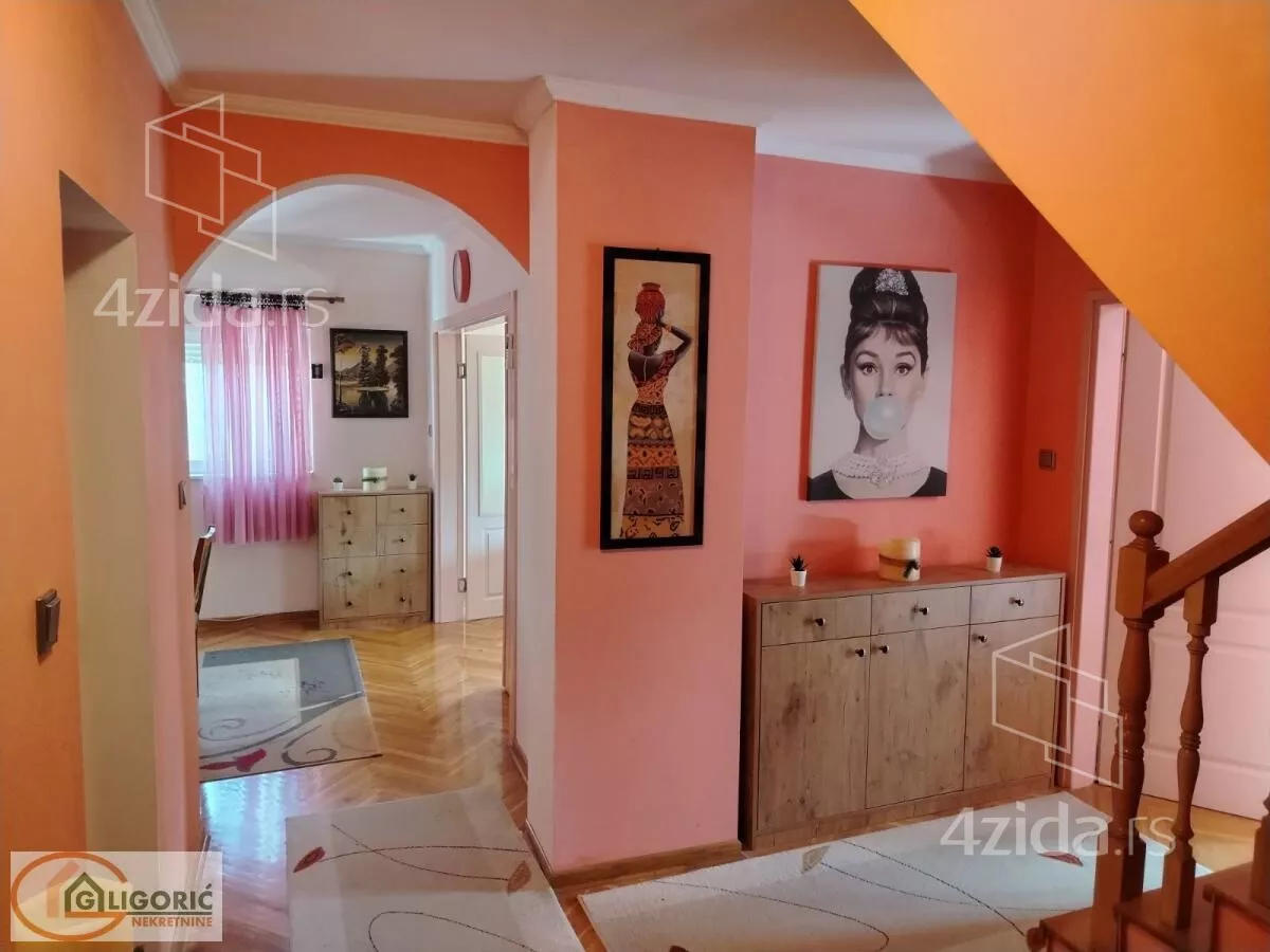 Petosoban stan | 4zida