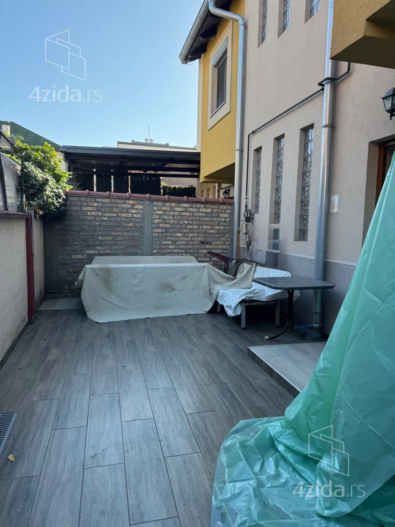 Petoiposoban stan | 4zida