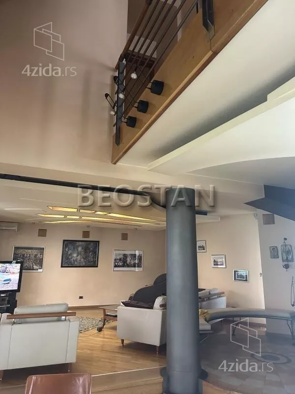 Šestoiposoban stan | 4zida