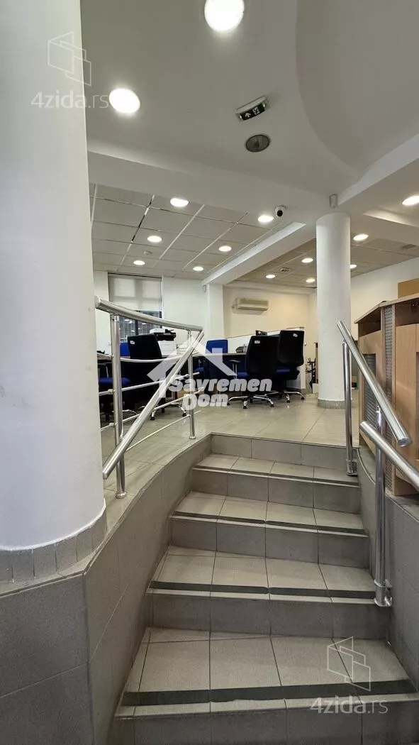 Poslovna zgrada | 4zida