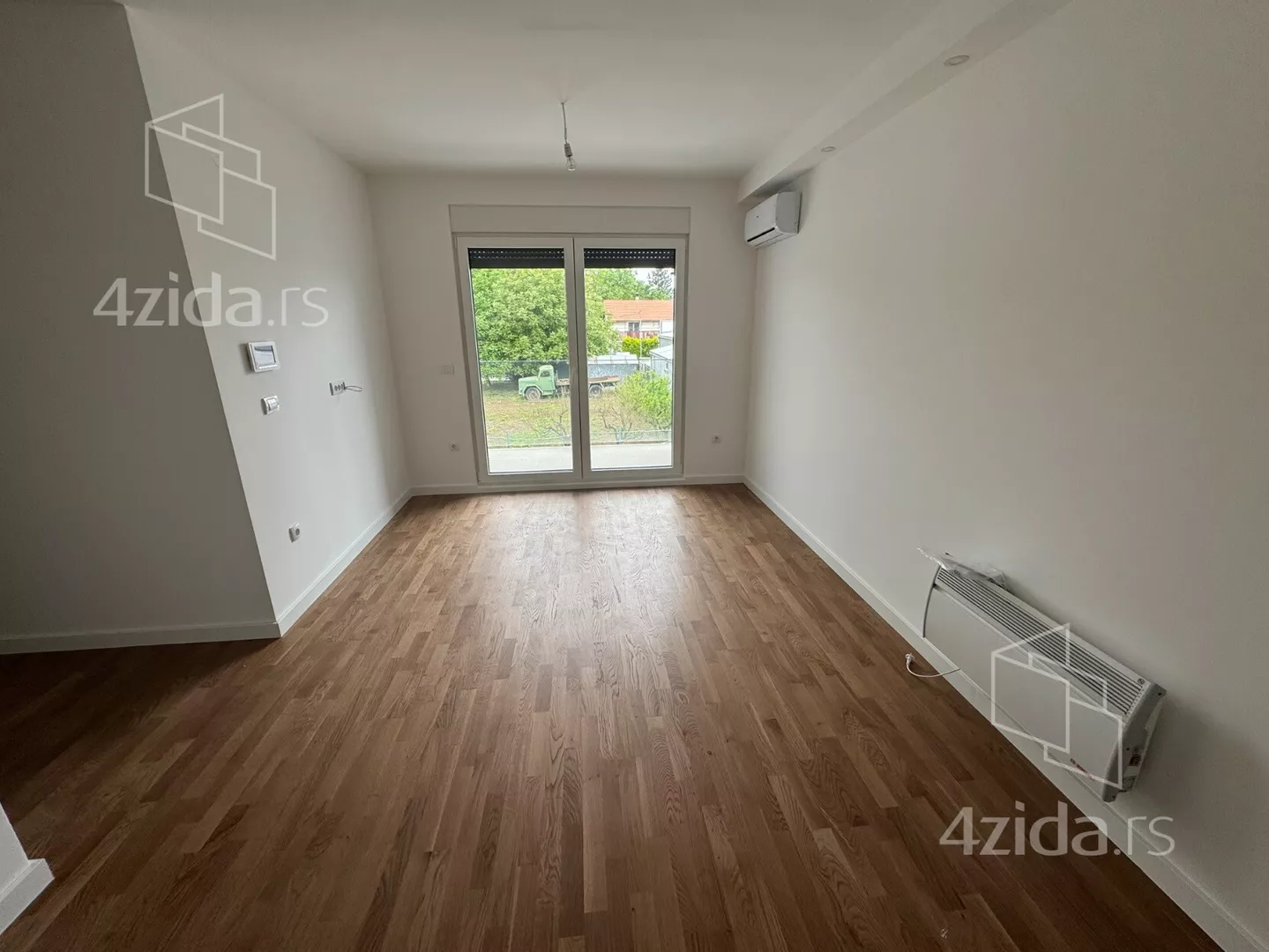 Jednoiposoban stan | 4zida