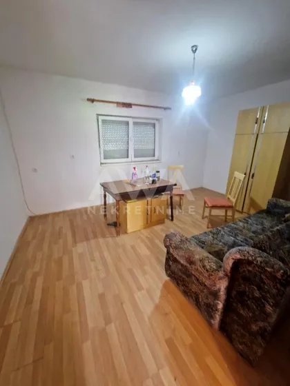 Okolne lokacije | 4zida.rs