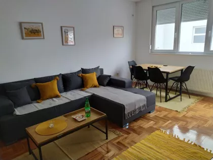 Crveni Pevac | 4zida.rs