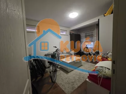 Vase Albanca | 4zida.rs