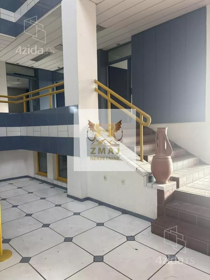 Poslovna zgrada | 4zida