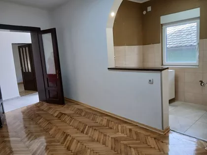 Prvomajska | 4zida.rs