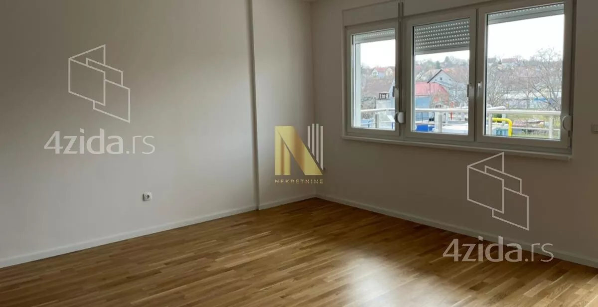 Četvoroiposoban stan | 4zida