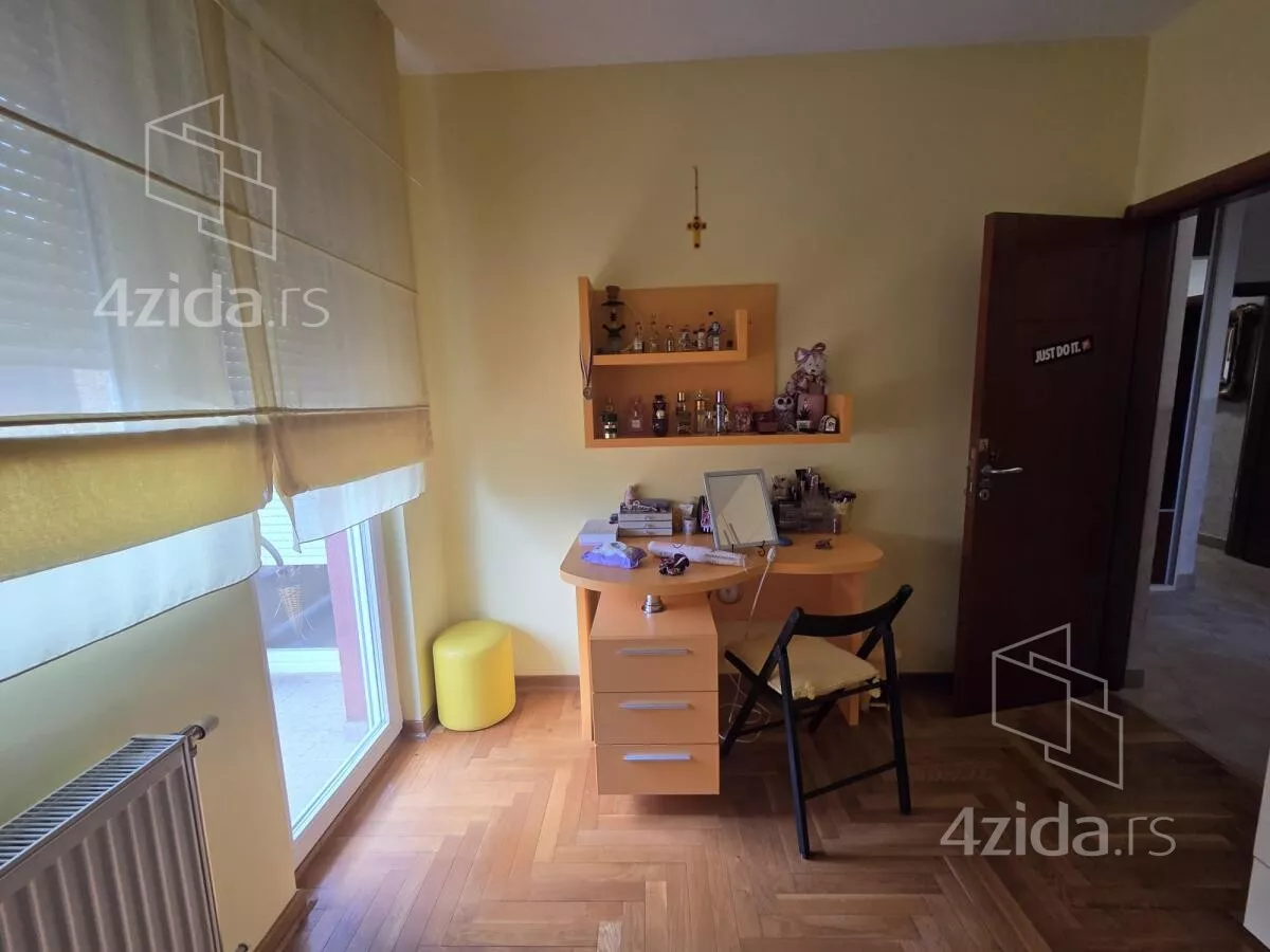 Petosoban stan | 4zida