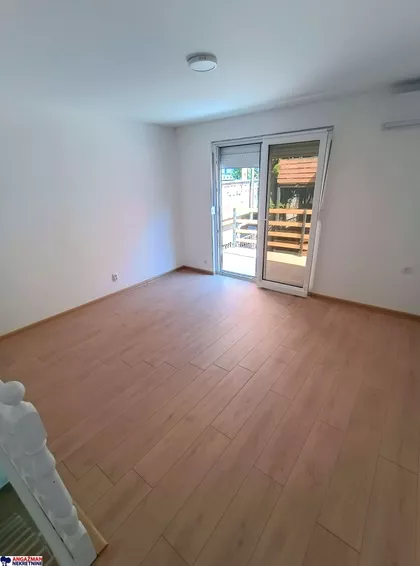 Sazonova | 4zida.rs