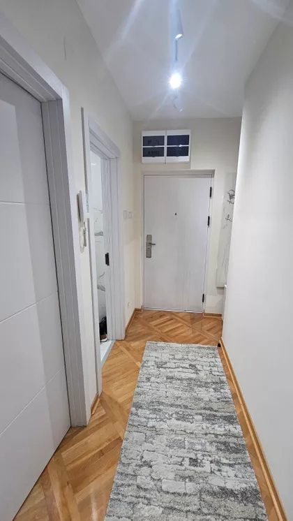 Jesenjinova | 4zida.rs