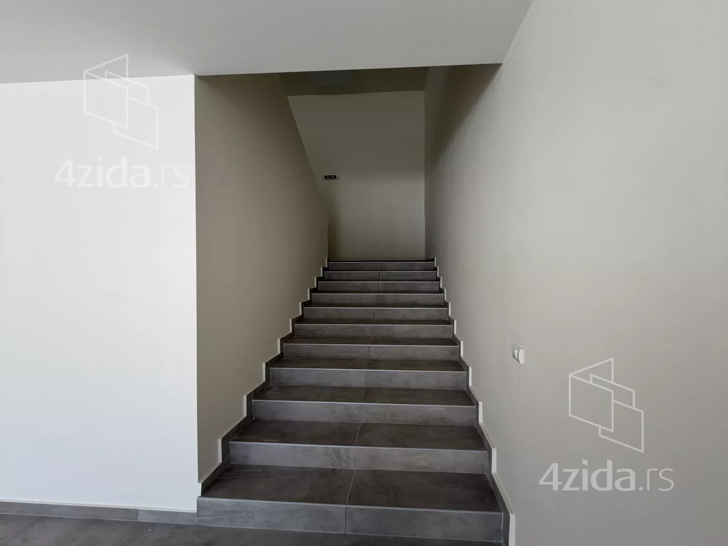 Lokal | 4zida