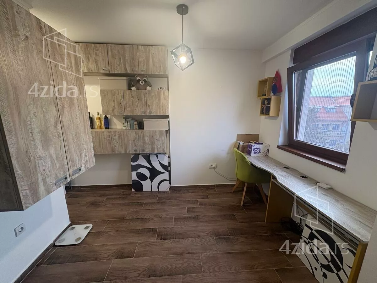 Petosoban stan | 4zida