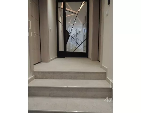 Lokal | 4zida