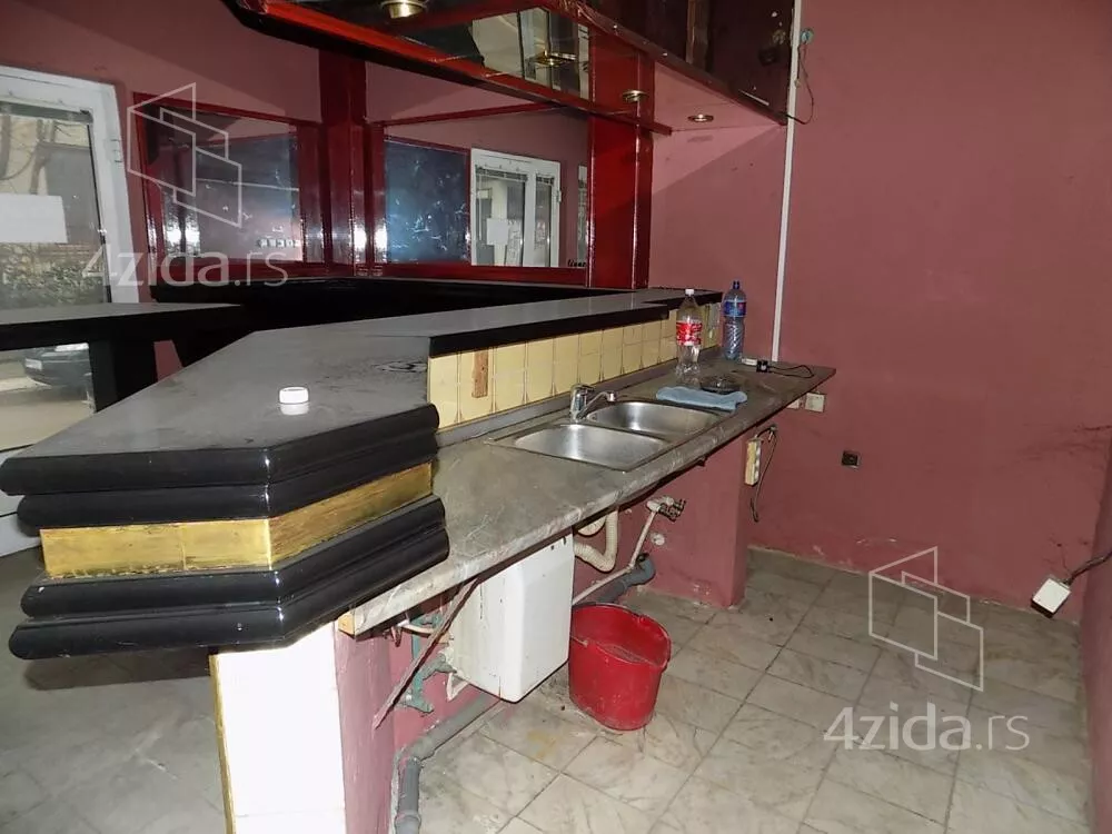 Lokal | 4zida