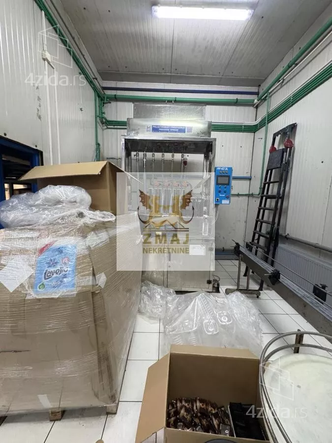 Poslovna zgrada | 4zida