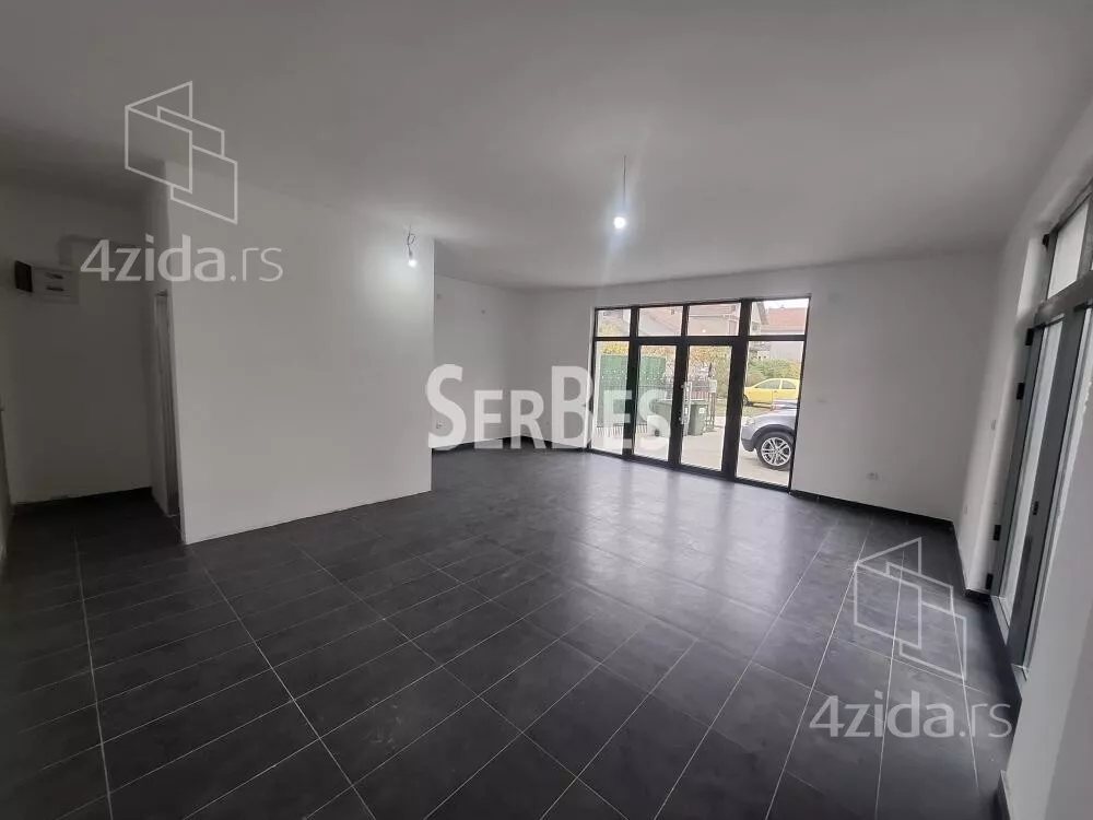 Poslovna zgrada | 4zida