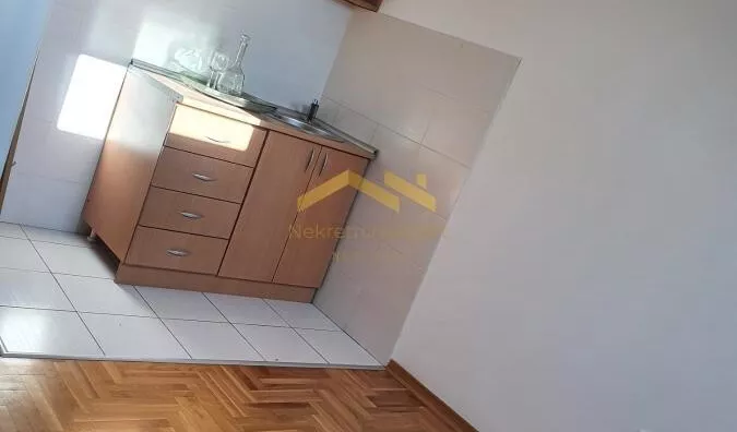 Šestosoban stan | 4zida