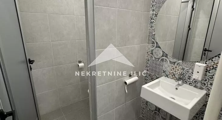 Poslovna zgrada | 4zida