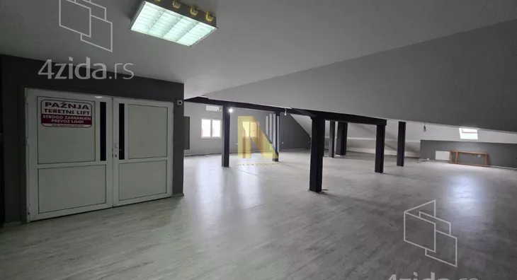 Poslovna zgrada | 4zida