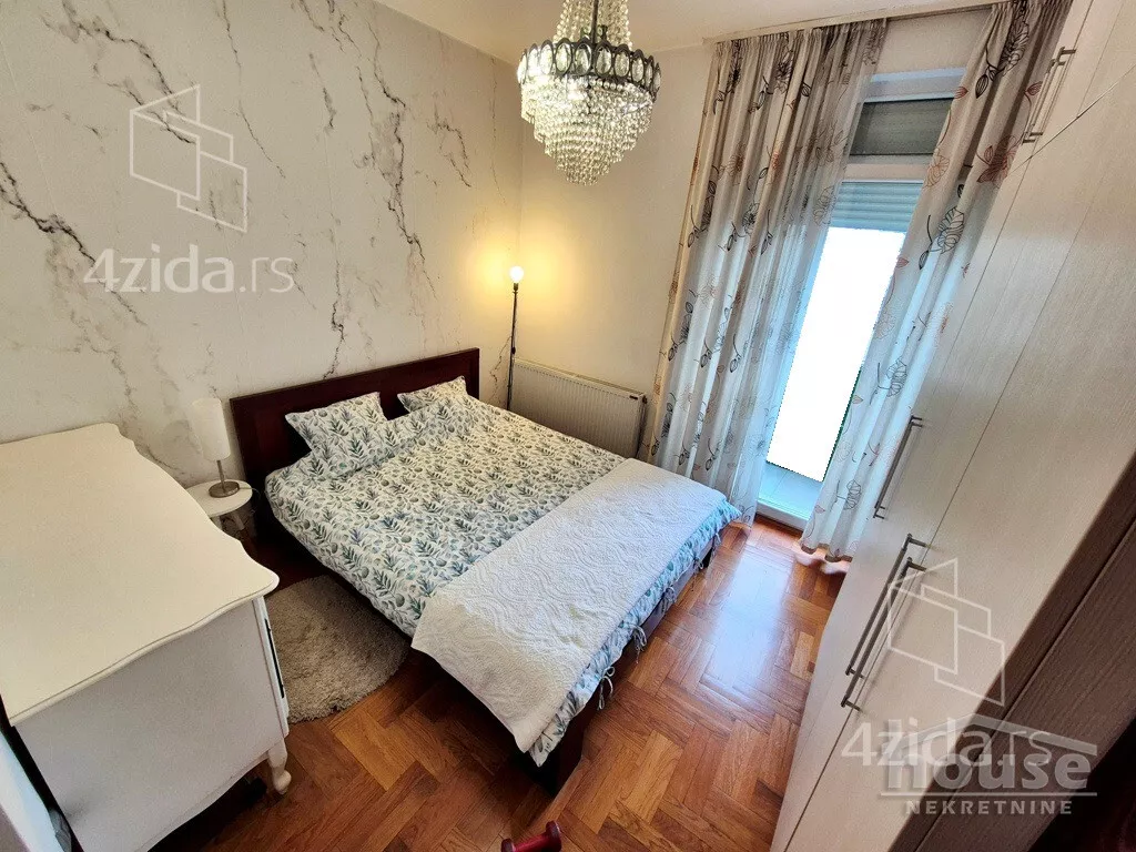 Šestosoban stan | 4zida