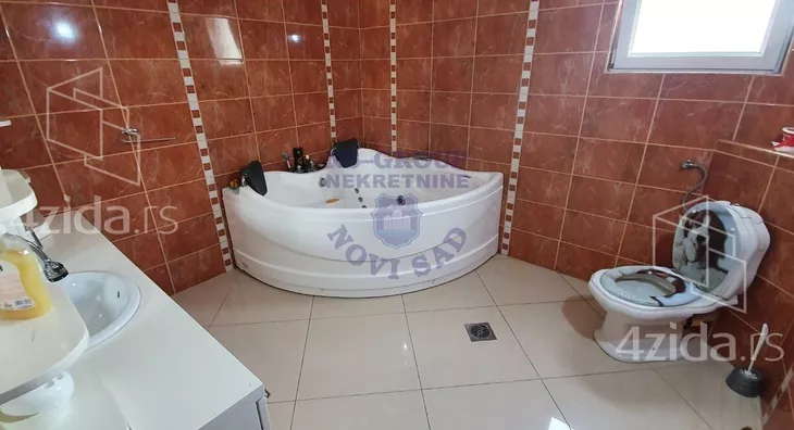 Šestosoban stan | 4zida