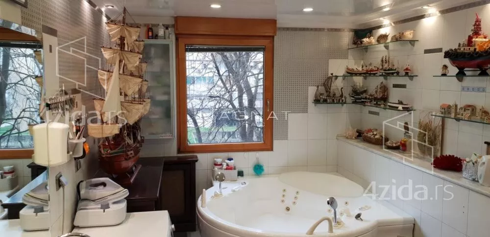 Petosoban stan | 4zida