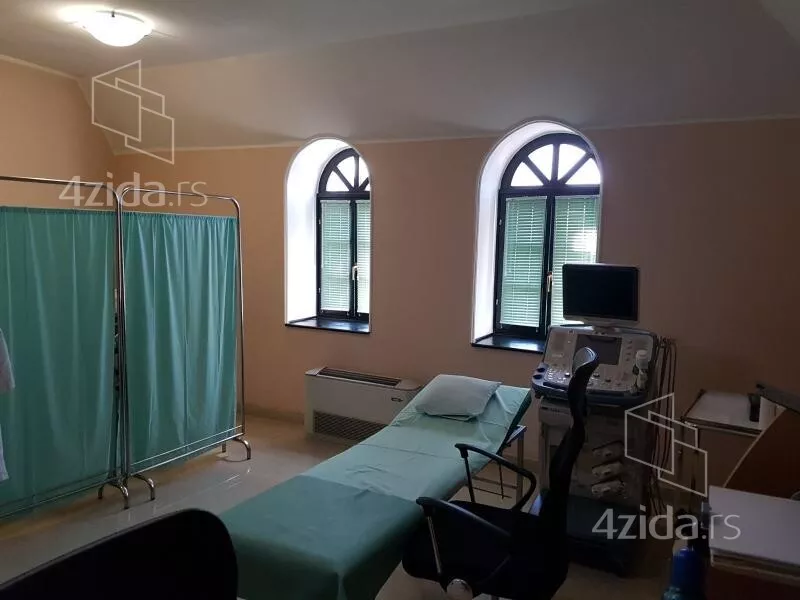 Poslovna zgrada | 4zida