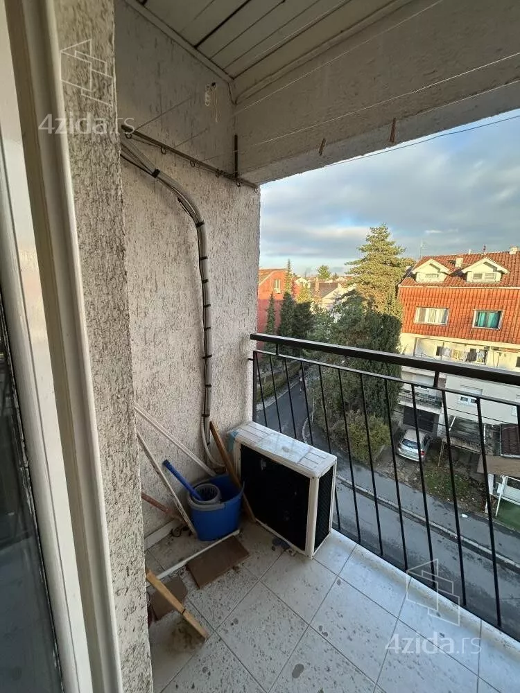 Četvoroiposoban stan | 4zida