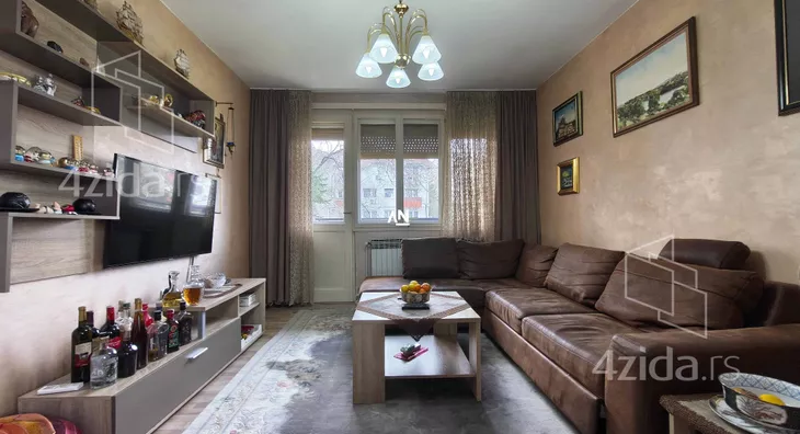 Šestosoban stan | 4zida