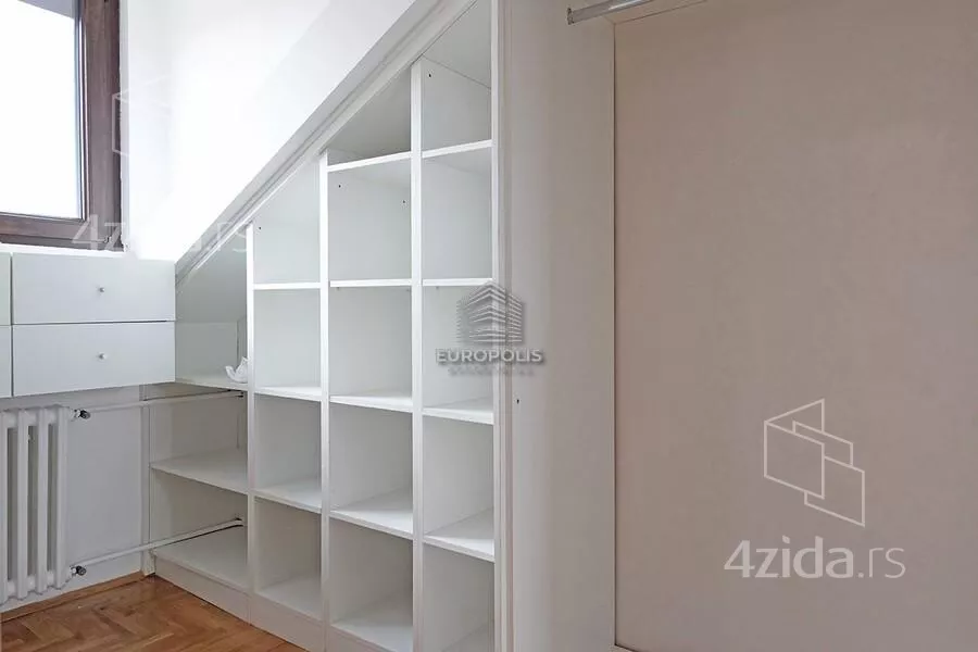 Petosoban stan | 4zida