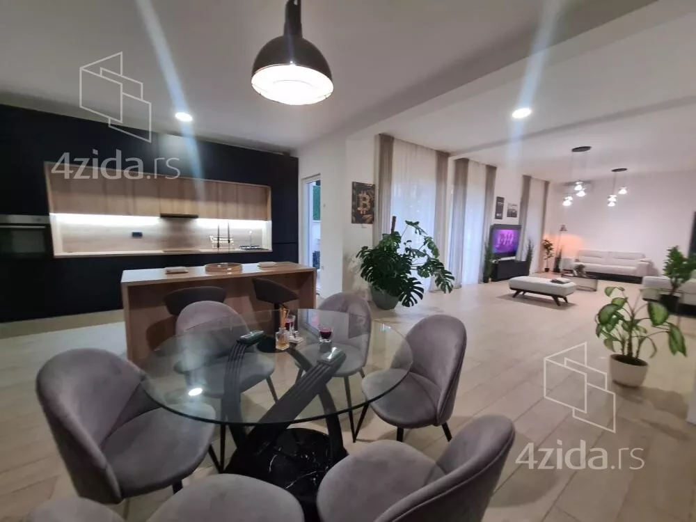 Šestosoban stan | 4zida