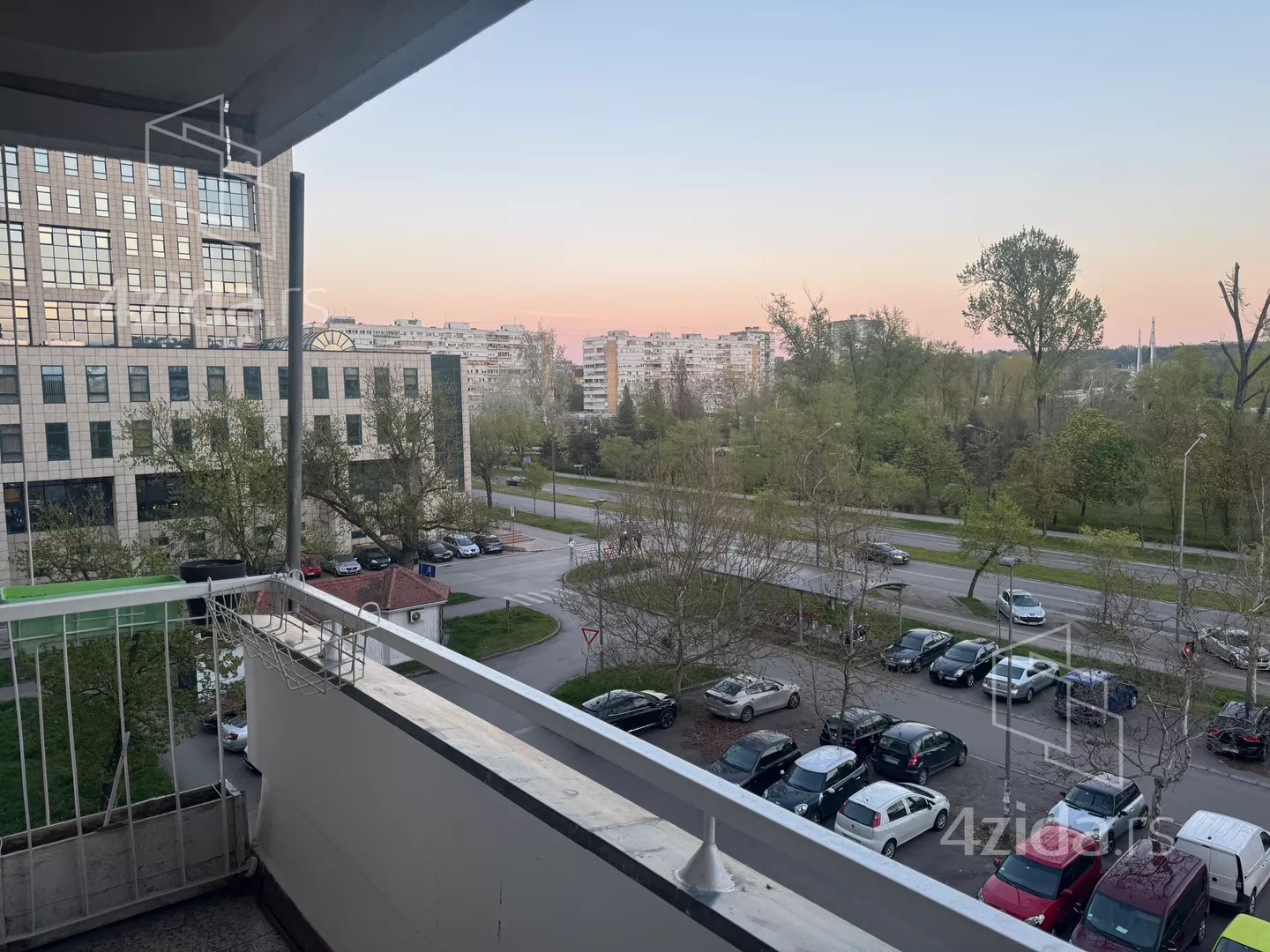 Dvoiposoban stan | 4zida